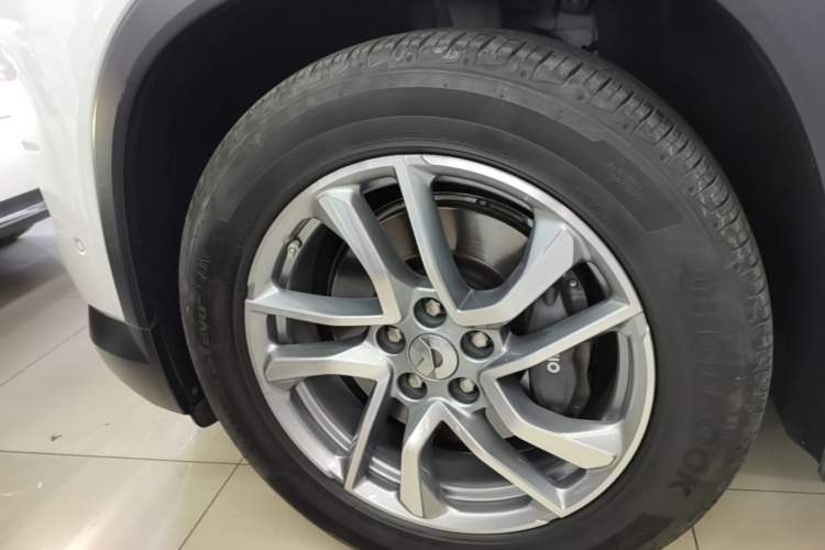 Used Nio EC6 2020 605 km Sport Edition Left Front Wheel Hub