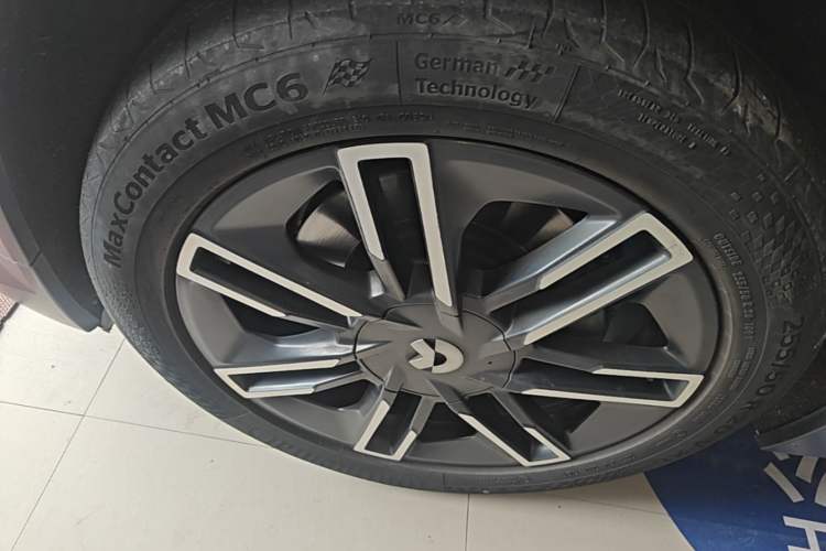 Used Nio EC6 2020 605 km Sport Edition Left Front Wheel Hub