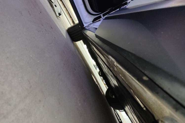Used Nio EC6 2020 465 km Sport Edition Left Side Sill