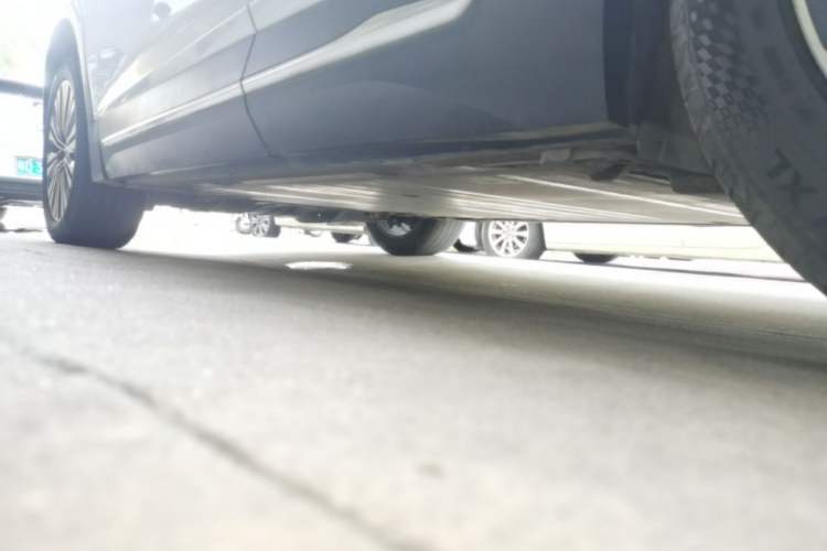 Used Nio EC6 2020 615 km Signature Edition Left Side Sill