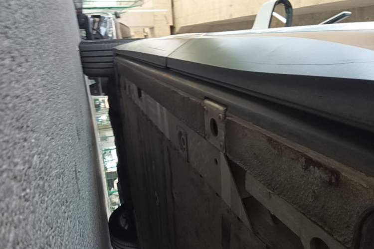 Used Nio EC6 2020 605 km Sport Edition Left Side Sill