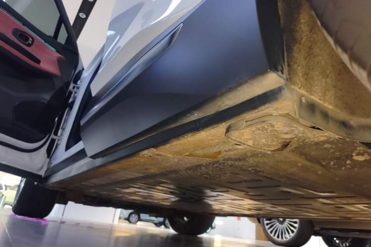 Used Nio EC6 2020 465 km Sport Edition Left Side Sill