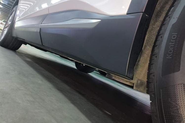 Used Nio EC6 2020 465 km Sport Edition Left Side Sill