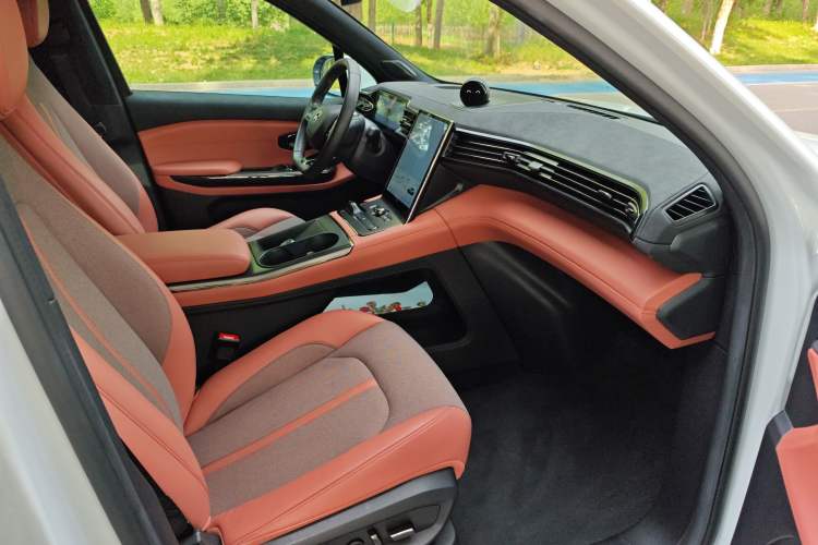 Used Nio EC6 2020 605 km Sport Edition Right Front Seat