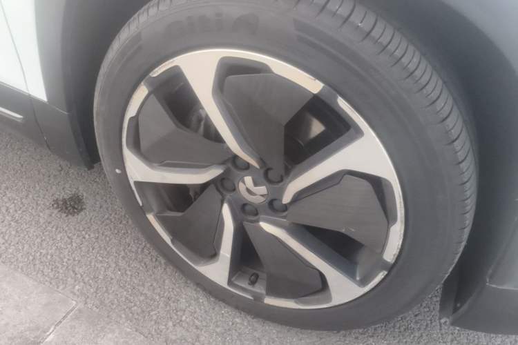 Used Nio EC6 2020 440 km Performance Version Right Front Wheel Hub
