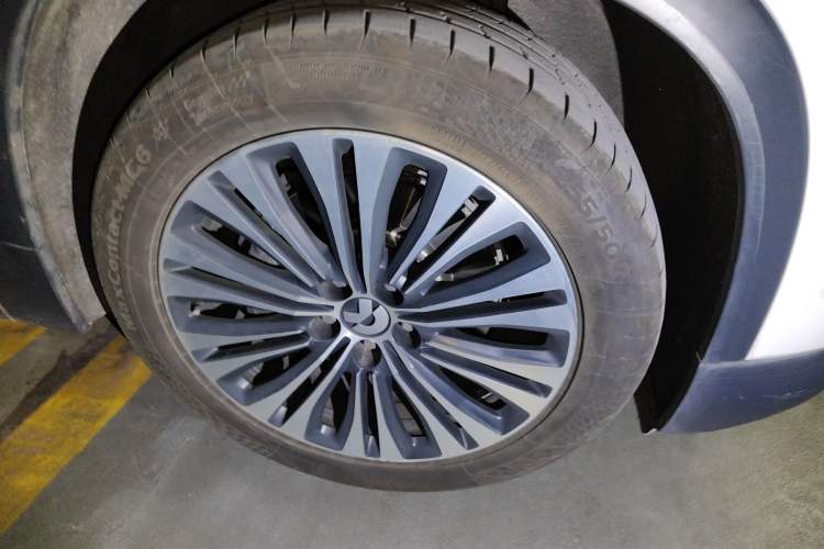 Used Nio EC6 2020 430 km Sport Version Right Front Wheel Hub