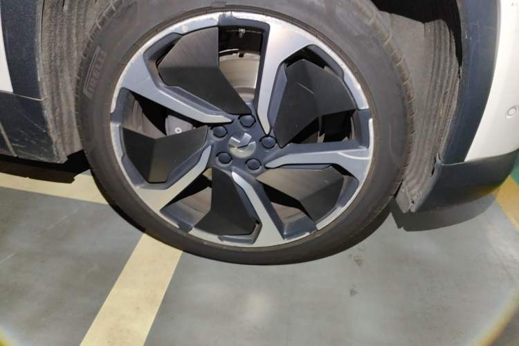 Used Nio EC6 2020 440KM Signature Edition Right Front Wheel Hub