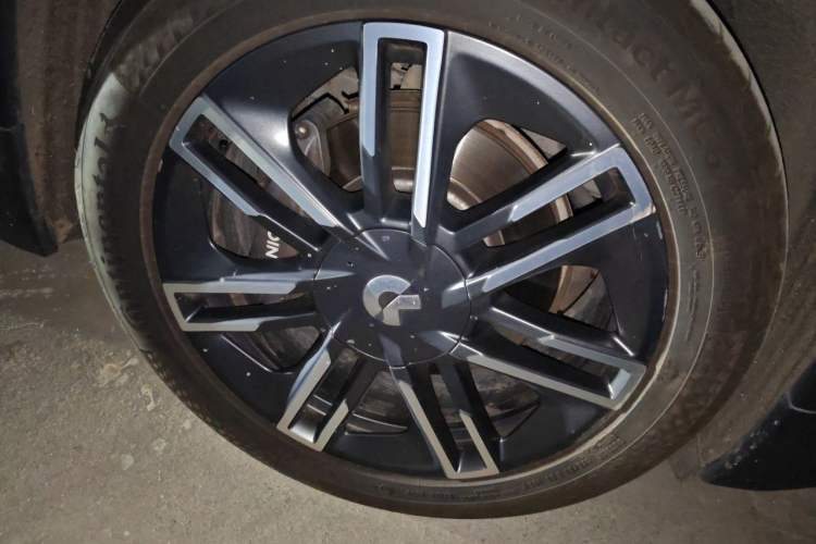 Used Nio EC6 2020 605 km Sport Edition Right Front Wheel Hub