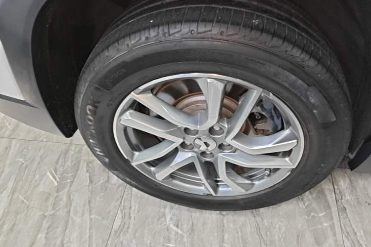 Used Nio EC6 2020 430 km Sport Version Right Rear Wheel Hub