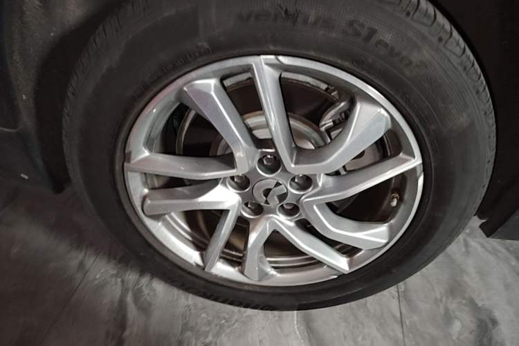 Used Nio EC6 2020 605 km Sport Edition Right Rear Wheel Hub
