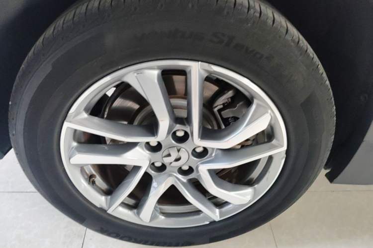 Used Nio EC6 2020 430 km Sport Version Right Rear Wheel Hub