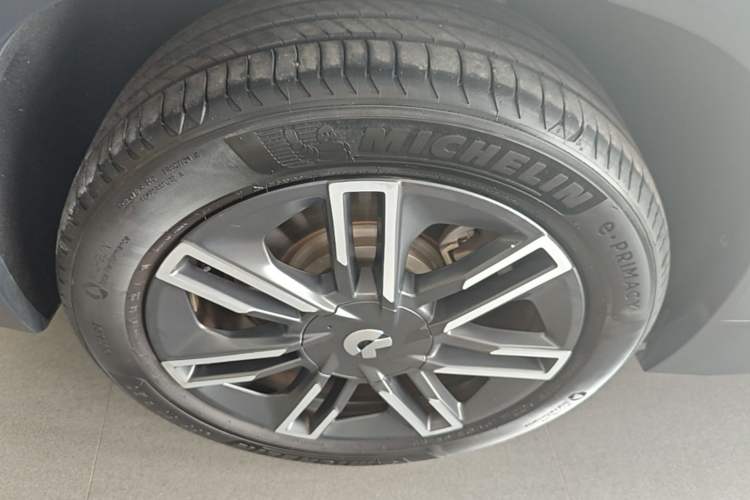 Used Nio EC6 2020 615 km Performance Edition Right Rear Wheel Hub