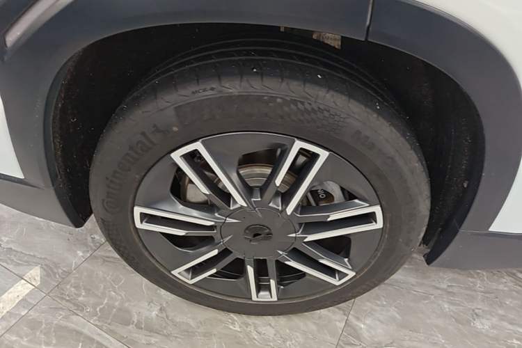 Used Nio EC6 2020 615 km Performance Edition Right Rear Wheel Hub
