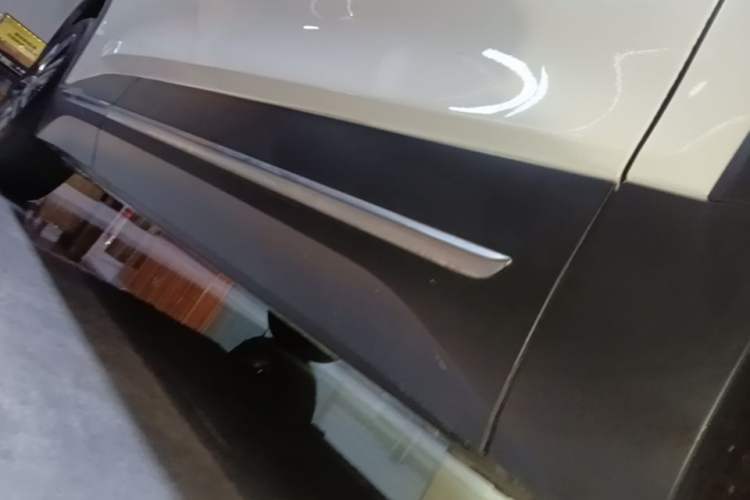 Used Nio EC6 2020 615 km Performance Edition Right Side Sill