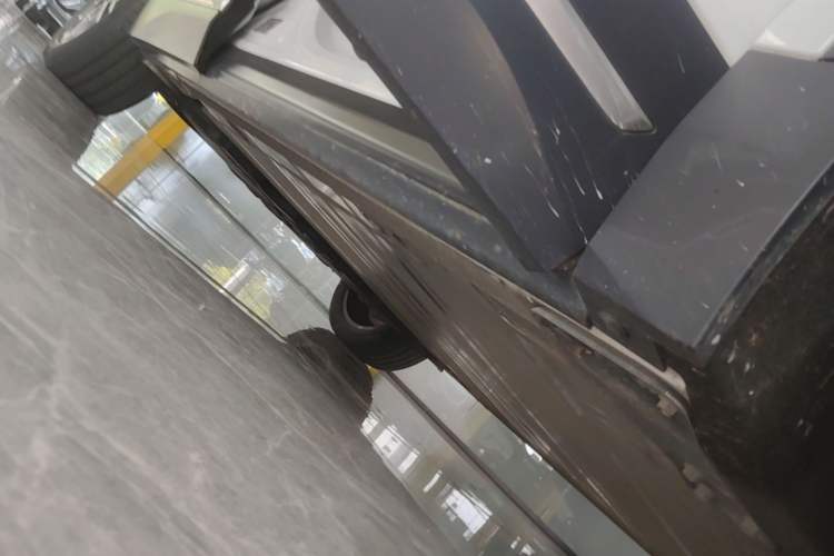 Used Nio EC6 2020 430 km Sport Version Right Side Sill