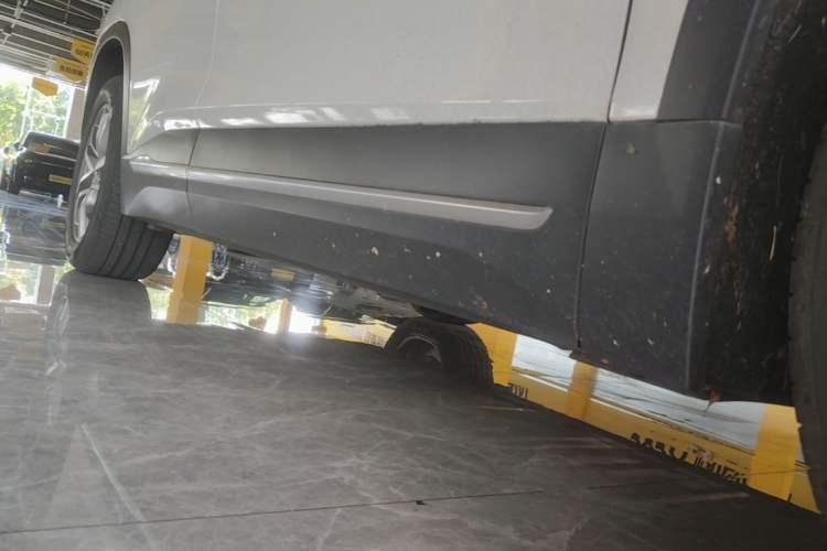 Used Nio EC6 2020 430 km Sport Version Right Side Sill