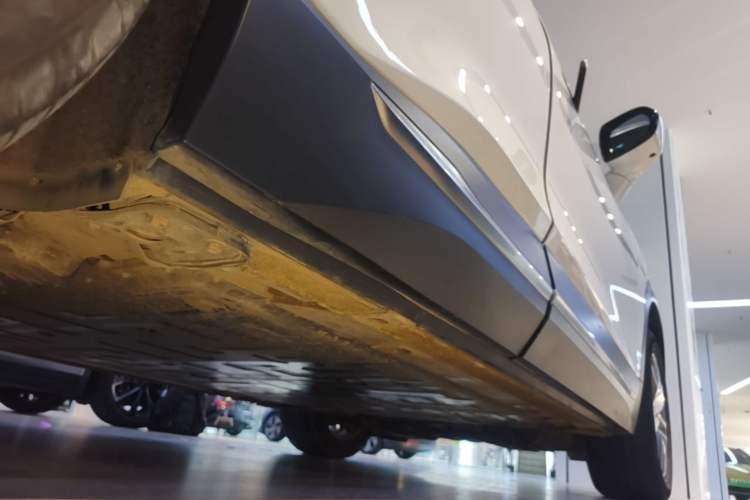 Used Nio EC6 2020 465 km Sport Edition Right Side Sill