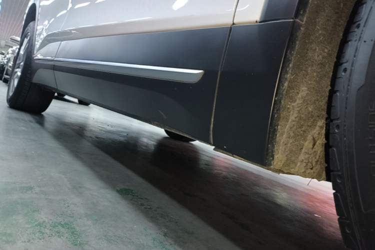 Used Nio EC6 2020 465 km Sport Edition Right Side Sill