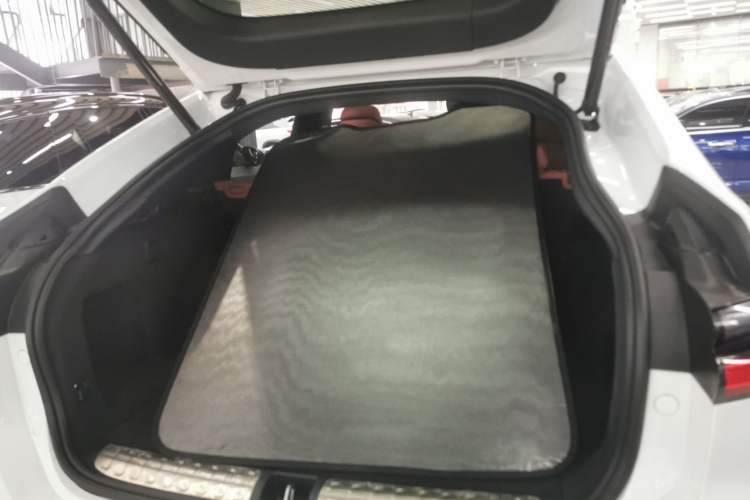 Used Nio EC6 2020 605 km Sport Edition Trunk
