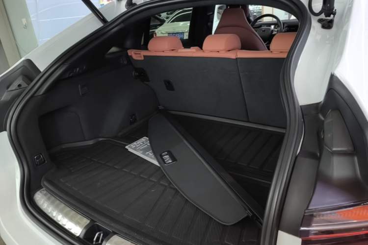 Used Nio EC6 2020 605 km Sport Edition Trunk
