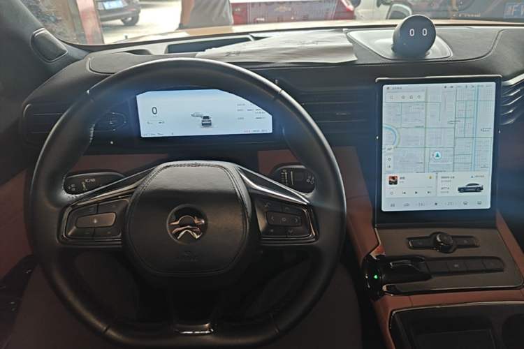 Used Nio EC6 2020 605 km Sport Edition Center Console