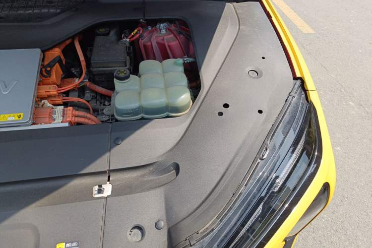 Used Nio EC6 2020 605 km Sport Edition Engine Bay Left
