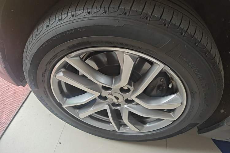 Used Nio EC6 2020 605 km Sport Edition Left Front Wheel Hub