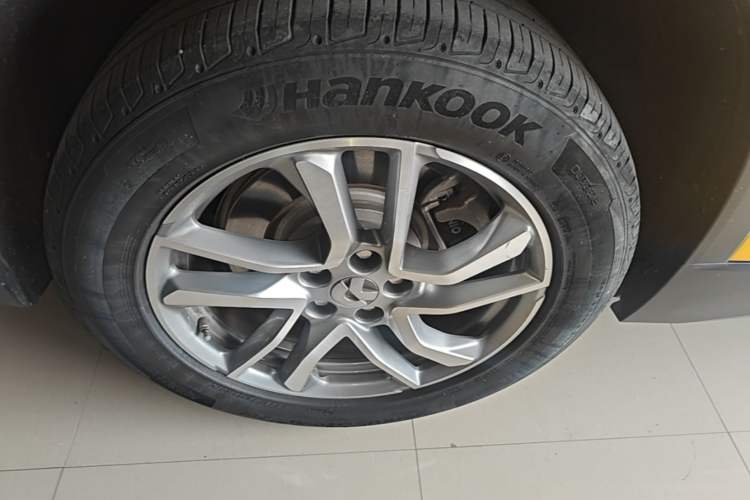 Used Nio EC6 2020 605 km Sport Edition Right Rear Wheel Hub