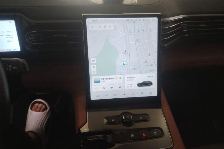 Used Nio EC6 2022 75 kWh Sport Edition Audio And AC Panel
