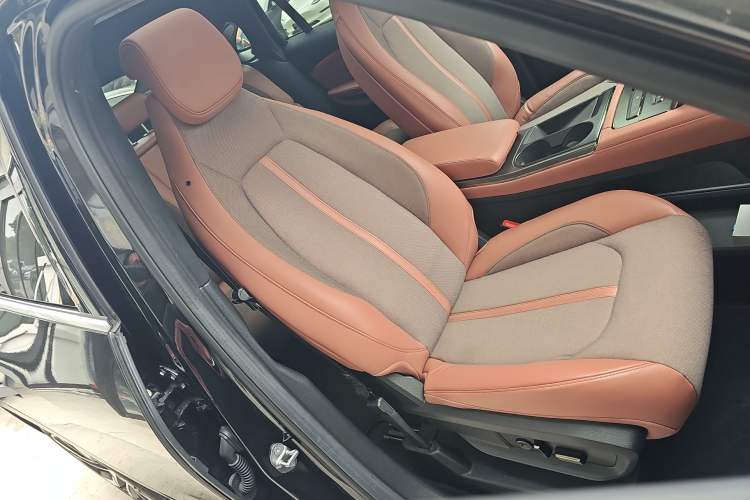 Used Nio EC6 2022 75 kWh Sport Edition Right Front Seat
