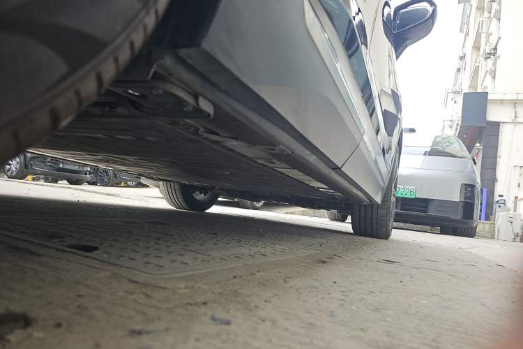Used Nio EC6 2022 75 kWh Sport Edition Right Side Sill