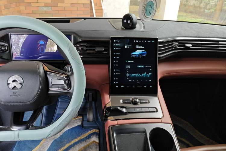 Used Nio EC6 2022 75 kWh Sport Edition Audio And AC Panel