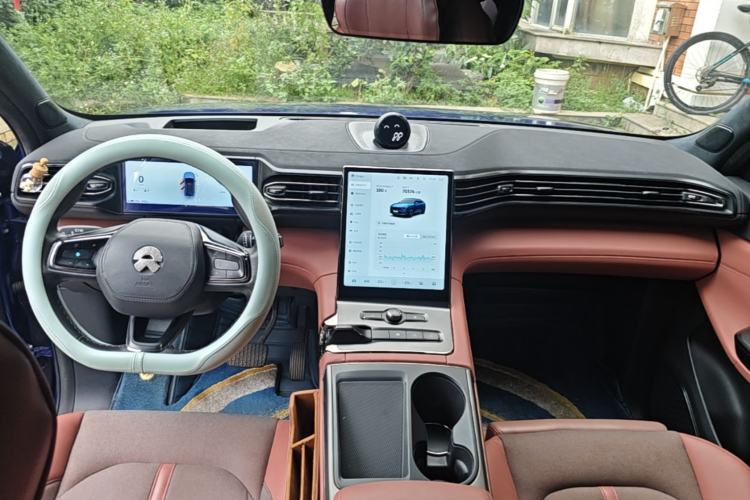 Used Nio EC6 2022 75 kWh Sport Edition Center Console