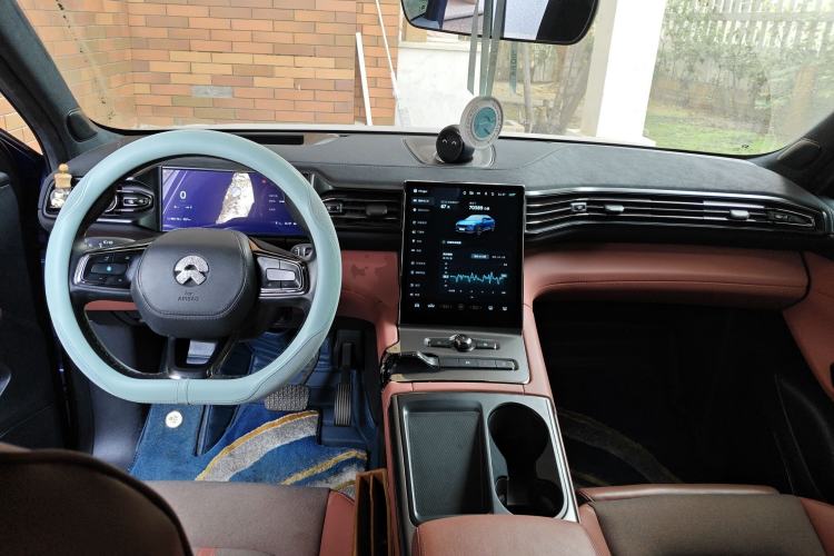 Used Nio EC6 2022 75 kWh Sport Edition Center Console
