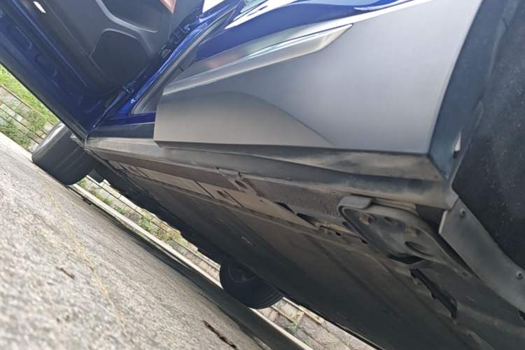 Used Nio EC6 2022 75 kWh Sport Edition Left Side Sill