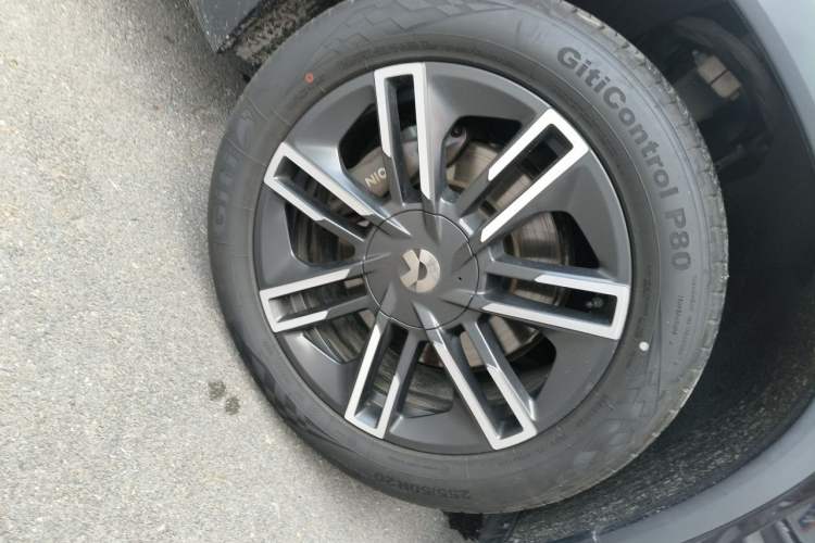 Used Nio EC6 2022 75 kWh Performance Version Right Front Wheel Hub