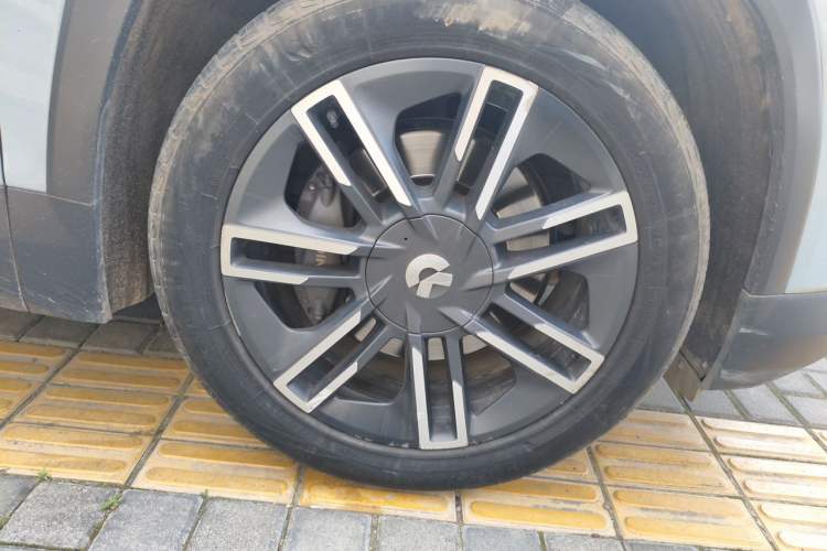 Used Nio EC6 2022 100kWh Sport Edition Right Front Wheel Hub