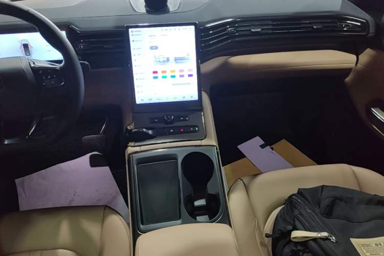 Used Nio EC6 2022 75 kWh Sport Edition Audio And AC Panel