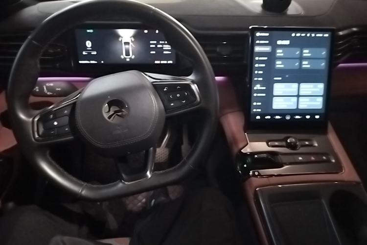 Used Nio EC6 2022 75 kWh Sport Edition Center Console
