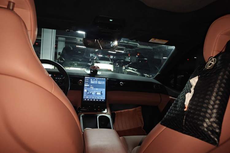 Used Nio EC6 2022 75 kWh Sport Edition Headliner