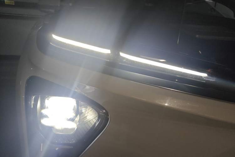 Used Nio EC6 2022 75 kWh Sport Edition Right Front Headlight