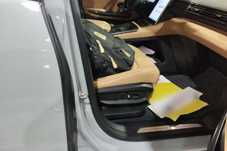 Used Nio EC6 2022 75 kWh Sport Edition Right Front Seat