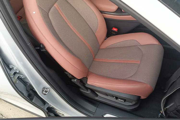 Used Nio EC6 2022 75 kWh Sport Edition Right Front Seat