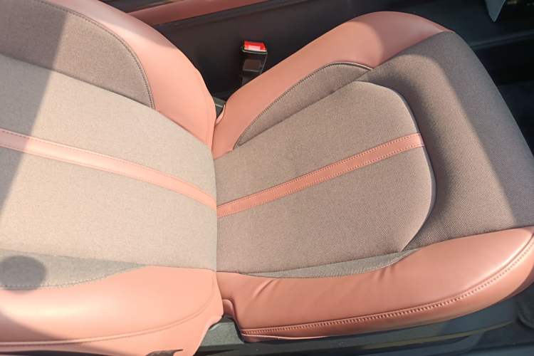 Used Nio EC6 2022 75 kWh Sport Edition Right Front Seat