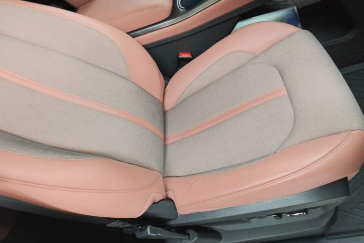 Used Nio EC6 2022 75 kWh Sport Edition Right Front Seat