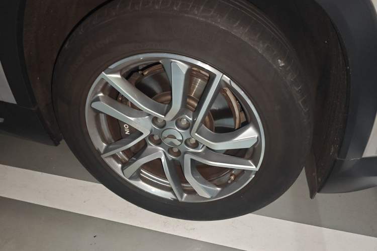 Used Nio EC6 2022 75 kWh Sport Edition Right Front Wheel Hub