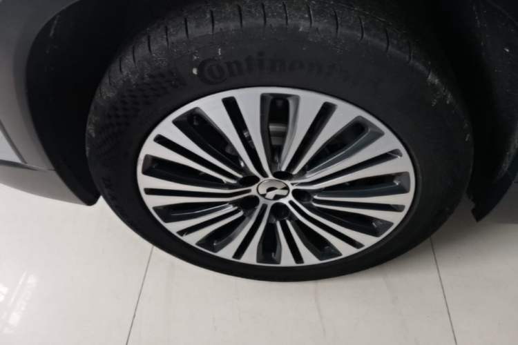 Used Nio EC6 2022 75 kWh Signature Edition Right Rear Wheel Hub