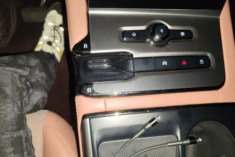 Used Nio EC6 2022 75 kWh Sport Edition Gear Lever