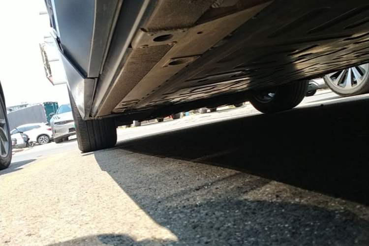 Used Nio EC6 2022 75 kWh Sport Edition Left Side Sill