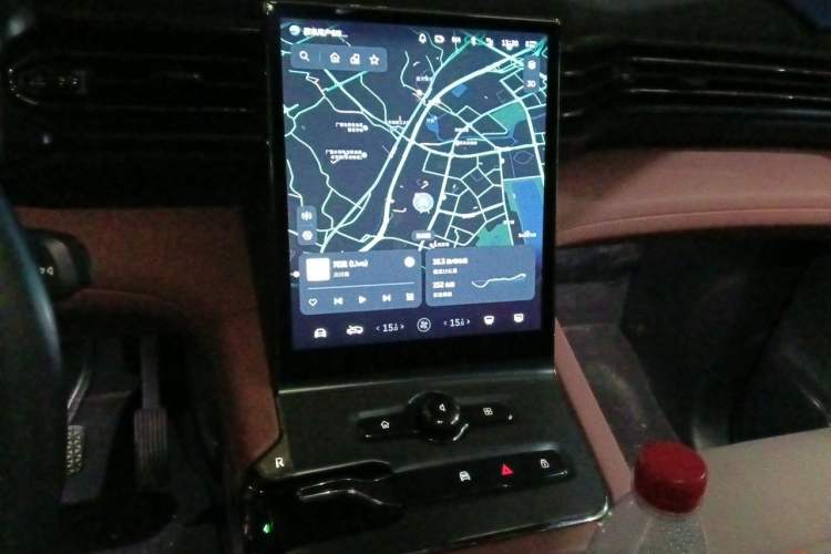 Used Nio EC6 2022 75 kWh Signature Edition Audio And AC Panel